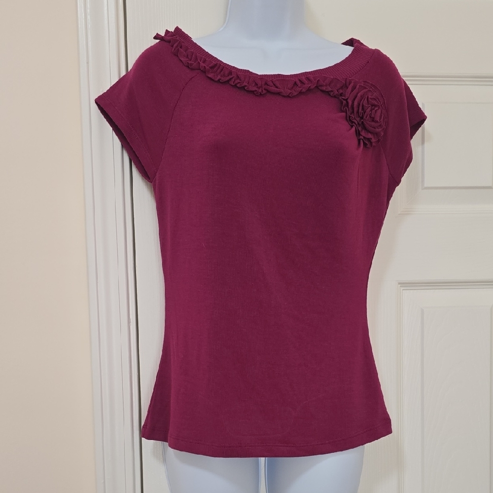 🆕️ Cable & Gauge Boat Neck Burgundy Short Sleeve Top with Floral (NWT)